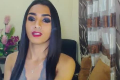 juicy tranny Plays Her biggest penis