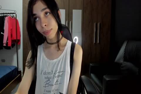 sexy Shy Trap On cam