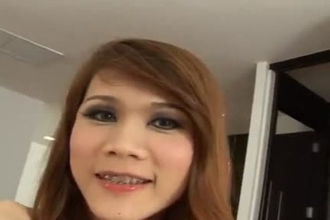 attractive Thai Ladyboy acquires boned