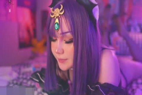 perfect Blondelashe's nineteen Breaking Her ass