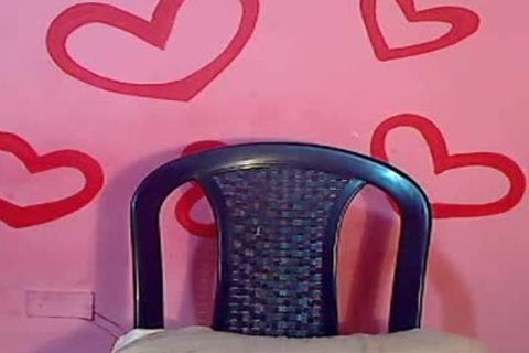 Angie Shows her booty hole On Weblivecam